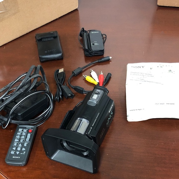 Sony HDRCX760V High Definition Handycam 24.1 MP with Accessories